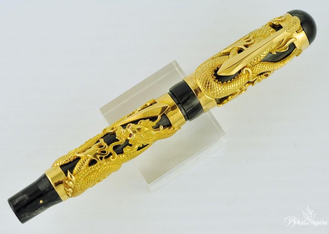 Montegrappa 1995 Dragon Solid Gold Fountain Pen
